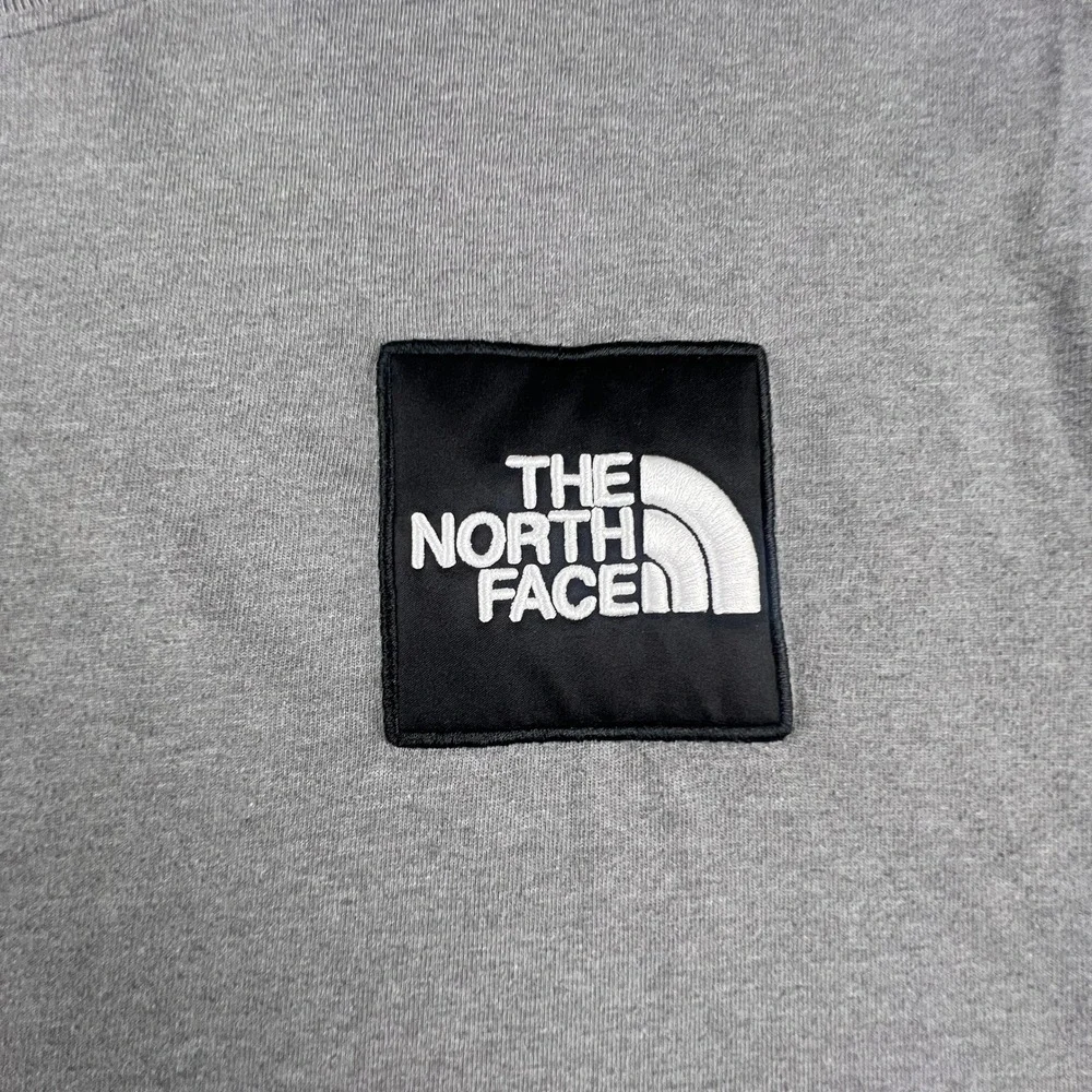 The North Face T-Shirt Mens‎ Large Gray Logo Patch Short Sleeve Gorpcore Casual